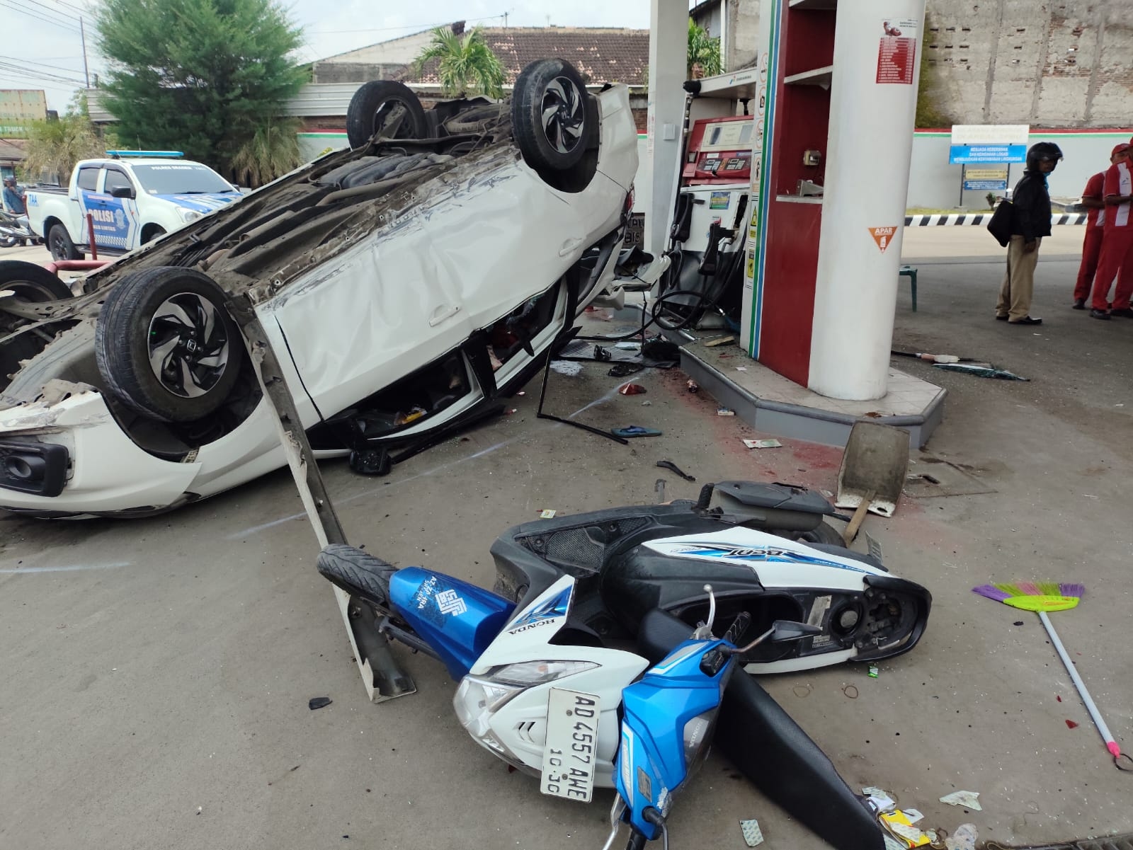 Mobilio Terguling di SPBU Bener Sragen, Enam Orang Dilarikan ke Rumah Sakit