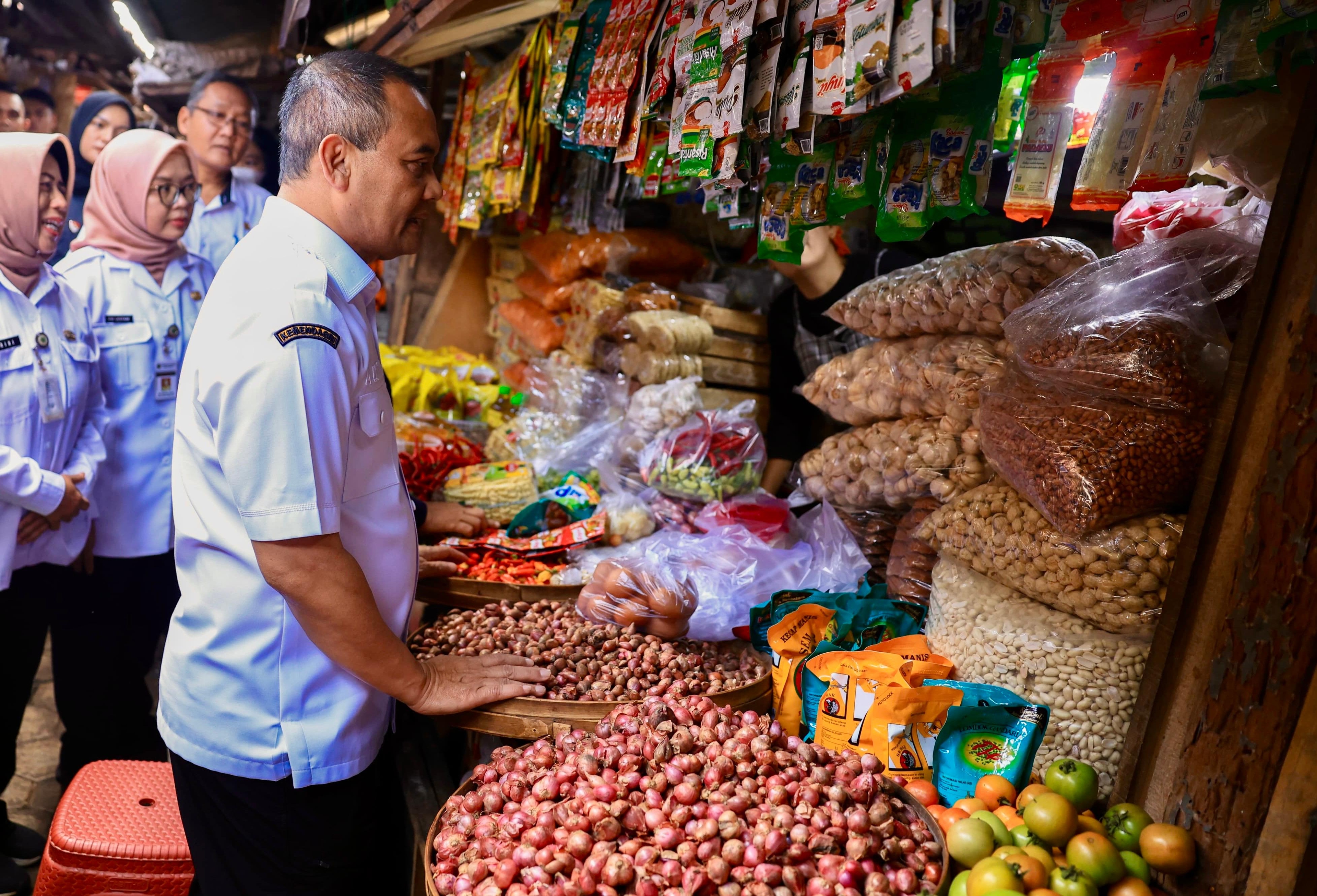 Gubernur Luthfi Turun ke Pasar Gondang Sragen, Cek Harga dan Pastikan Stok Pangan Aman Jelang Lebaran