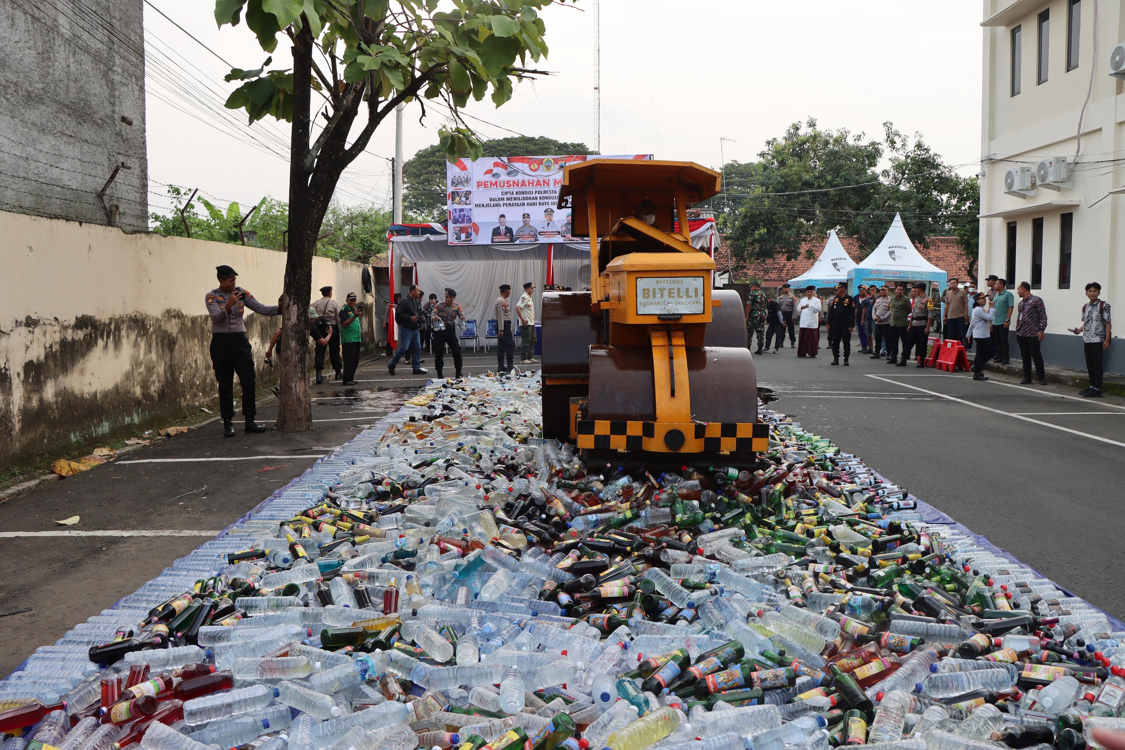 5.475 Botol Miras Ilegal Disita, Polresta Pati Tegaskan Perang terhadap Peredaran Minuman Keras