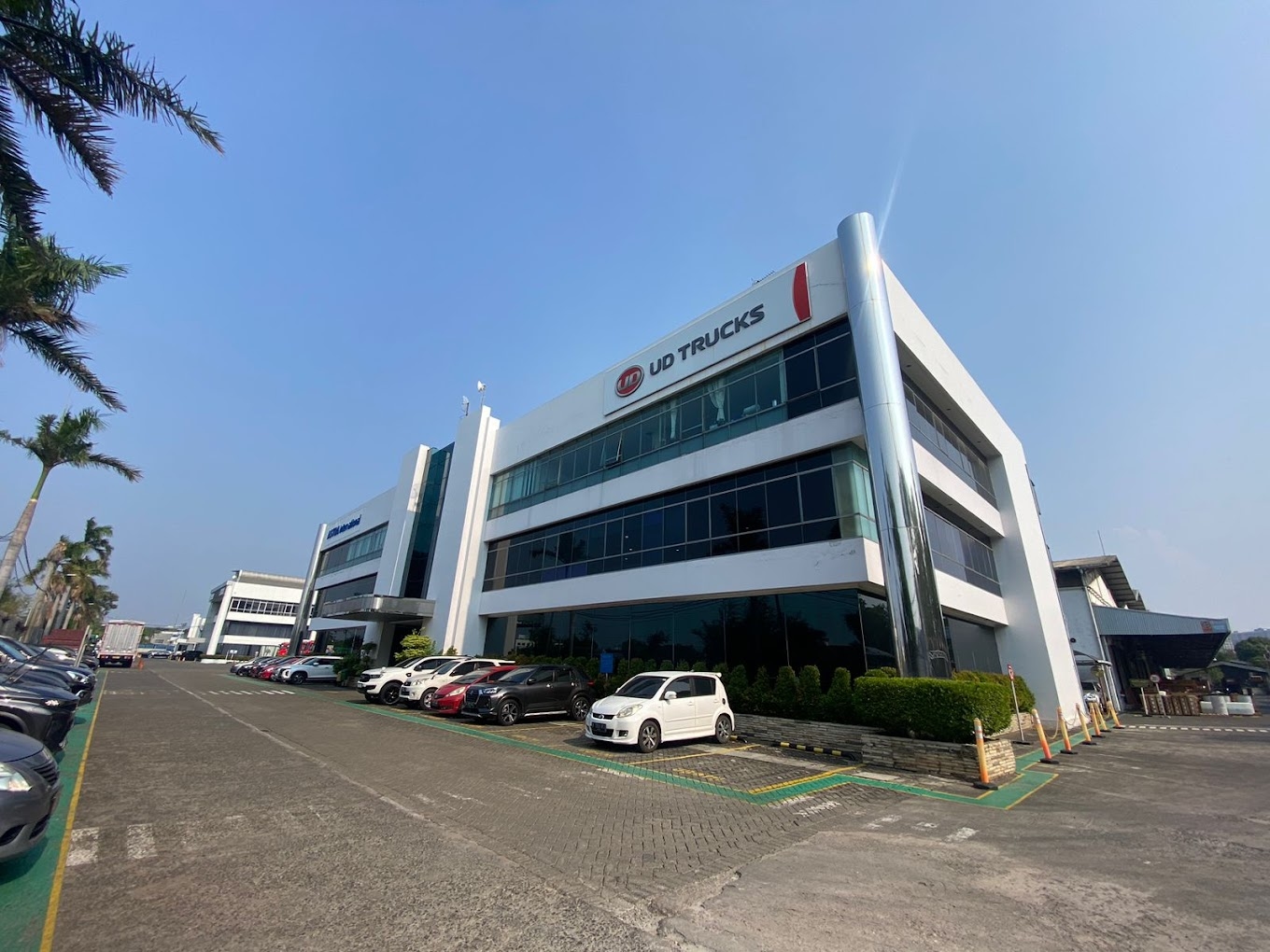 PT UD Astra Motor Indonesia Buka Lowongan Kerja Export Import Officer, Penempatan Sunter Jakarta Utara