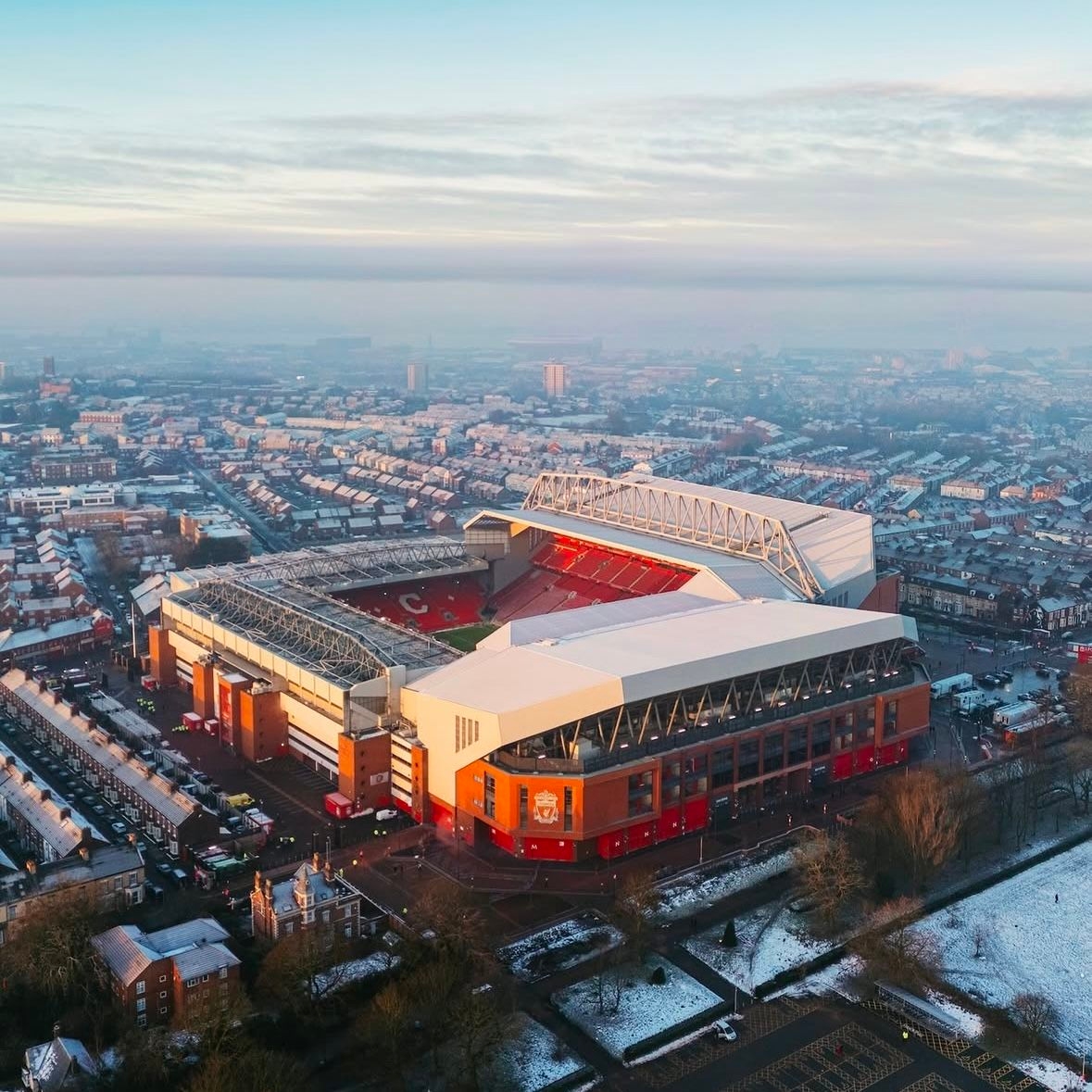 Dari "Kudeta Istana" hingga Kutukan Kencing Bruce Grobbelaar, Ini Deretan Teori Konspirasi di Balik Gedung Stadion Anfield yang Bikin Heboh