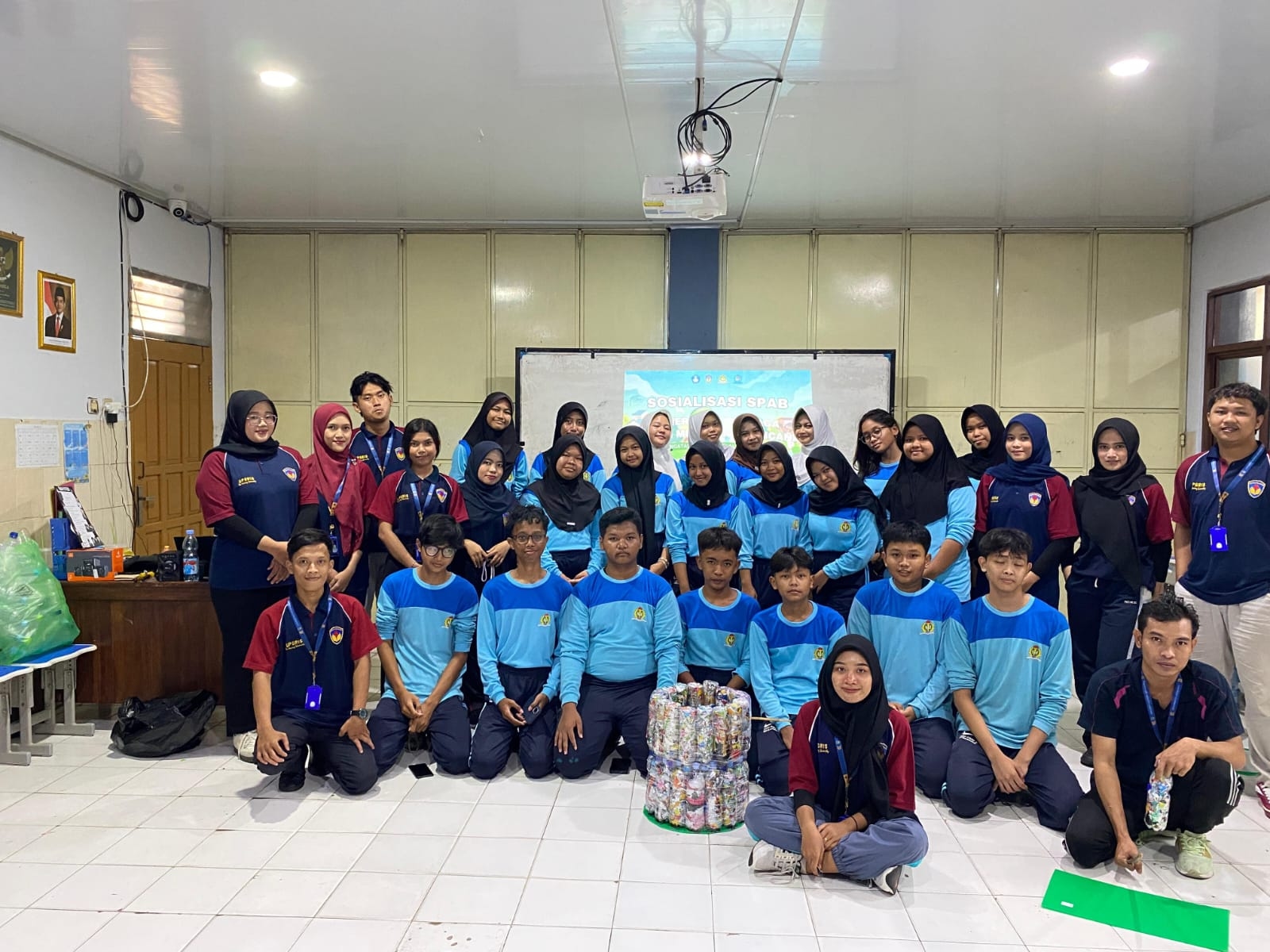 Mahasiswa Magang Kependidikan UPGRIS Dorong Generasi Muda Tangguh Bencana Lewat Aksi Ecobrick di SMP PGRI 1 Semarang