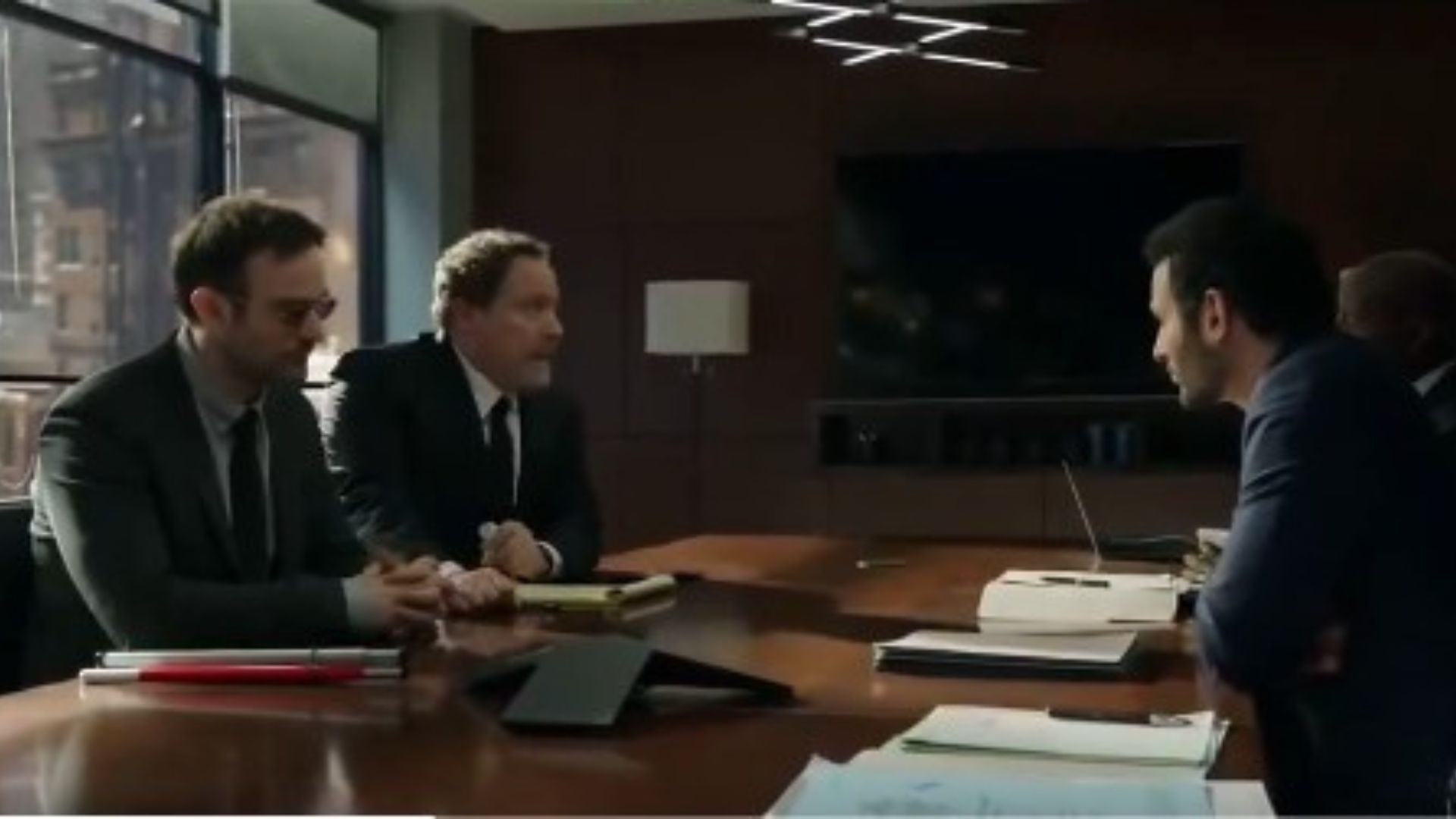 Adegan Ikonis yang Tak Jadi Ditayangkan: Matt Murdock dan Happy Hogan Berseteru di Kantor DODC