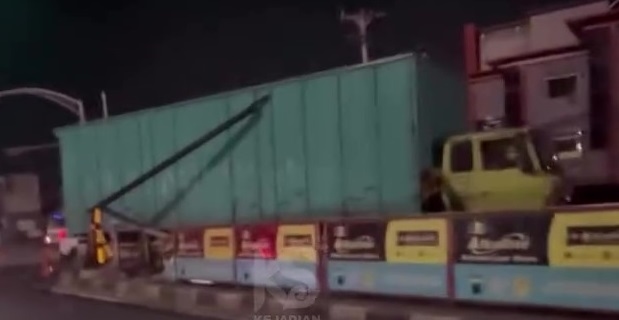 Tiga Kali Diterjang Truk, Portal Jrakah Kembali Tumbang: Peringatan Diabaikan, Sopir Dites Urine