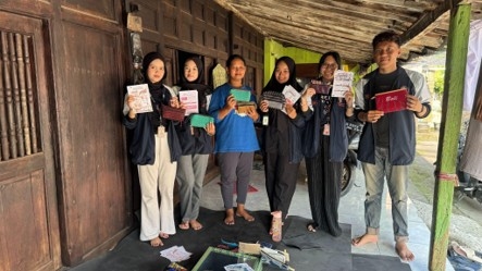 Perluas Jangkauan Pasar, Mahasiswa KKN Reguler Tim II UNDIP Dampingi Pelaku UMKM Desa Sekaran Go Digital 