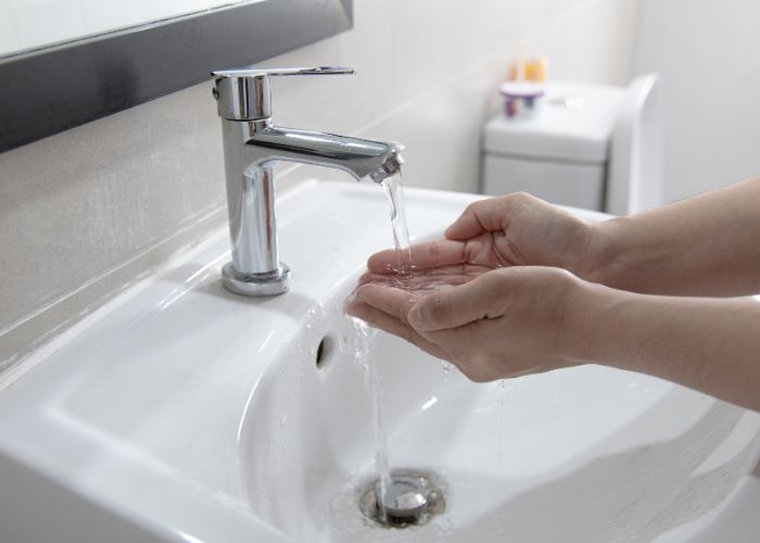 Ternyata Ini 6 Manfaat yang Dirasakan Bila Mencuci Muka dengan Air Dingin