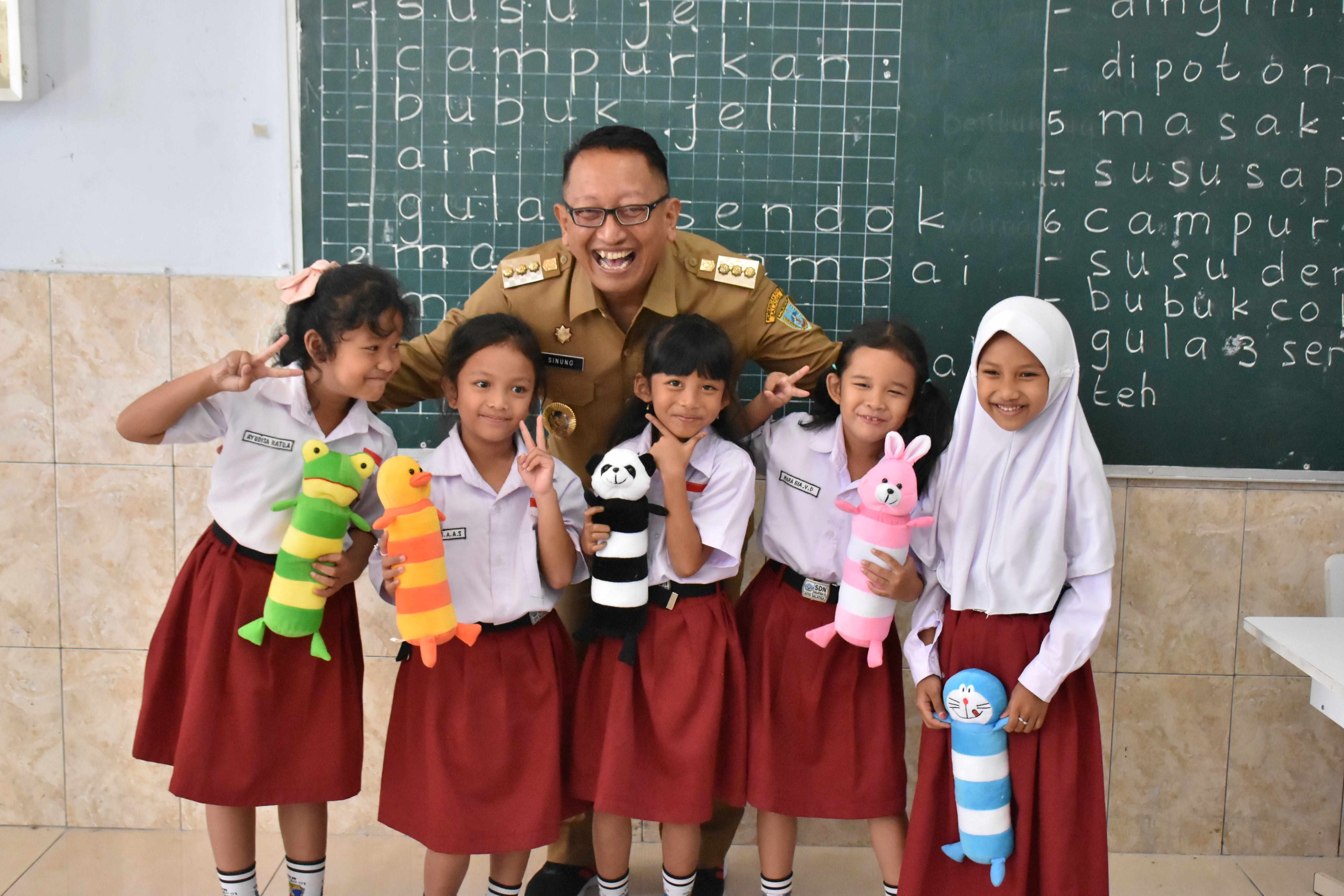 Temui Siswa, Sinoeng Sambangi SD Salatiga 01 dan 02 