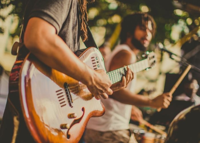 Berikut List 5 Lagu Indonesia Bertemakan Perselingkuhan yang Menyayat hati