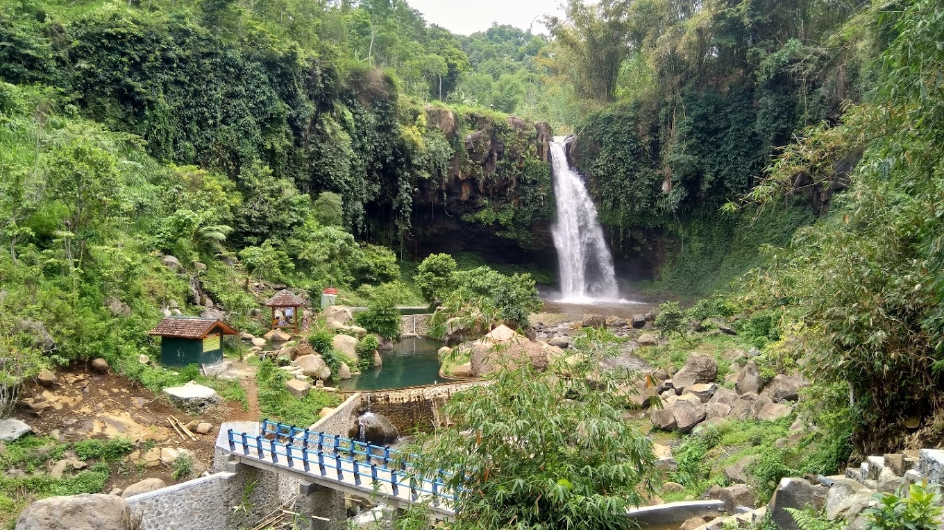 Air Terjun Jaran Goyang, Salah Satu Wisata Alam Terbaik yang Menawarkan Keindahan Alami Air Terjun