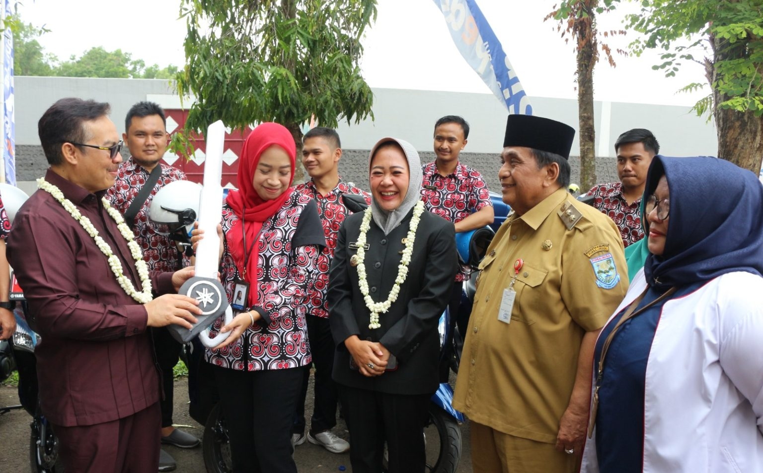 Tunjang Mobilitas Penyuluh KB di Purbalingga, BKKBN Serahkan Bantuan 32 Unit Motor Kendaraan Operasional