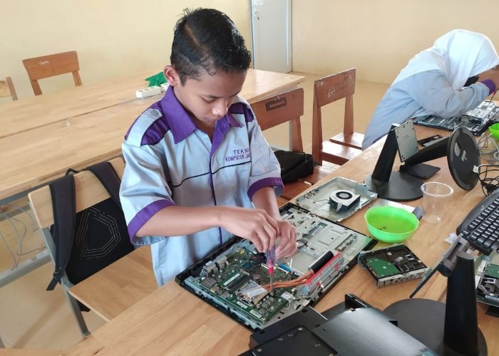 Meniti Karier dalam Dunia Teknik Komputer Jaringan (TKJ)