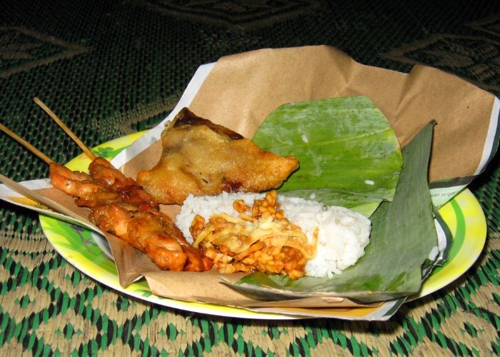 Menggali Kelezatan Angkringan: Jejeran Menu Andalan dan Juga Sejarah dari Tradisi Masyarakat Jawa