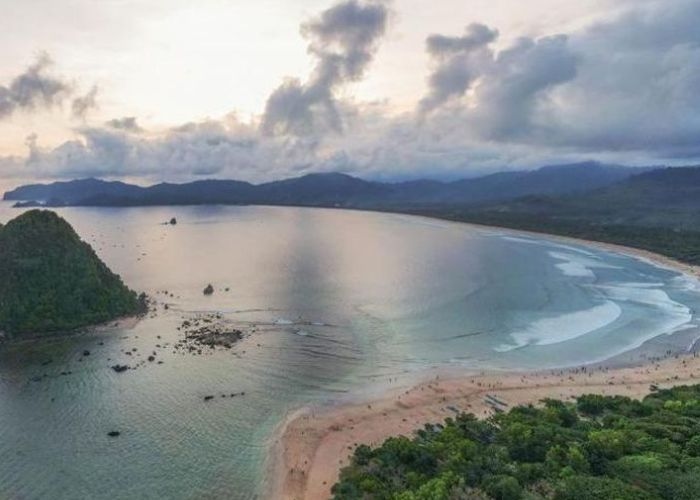 Cerita Seputar Pulau Merah Banyuwangi: Keindahan Alam yang Dipenuhi Misteri dan Mitos Tersembunyi