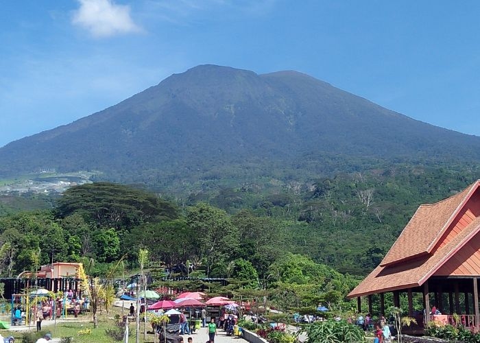Keajaiban dan Misteri Gunung Dempo: Manusia Harimau, Kutukan, dan Mitos yang Membayangi