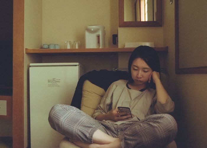 Indonesia Memimpin Dalam Penggunaan Handphone Paling Lama: Raja Durasi dan Pengunduhan Aplikasi