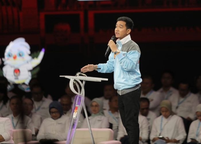 Gibran Rakabuming Raka Tampil Unik dengan Mengenakan Pin One Piece Saat Hadir di Kediaman Prabowo Subianto