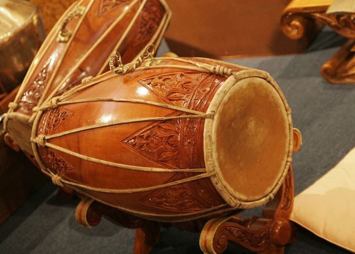 Sejarah dan Perjalanan Kesenian: Gendang: Alat Musik Tradisional yang Memukau dari Pelbagai Nusantara