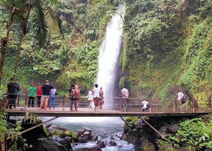 Sebuah Cerita Misteri dari Sukabumi: Keindahan Pesona Alam dan Mistisnya Curug Sawer