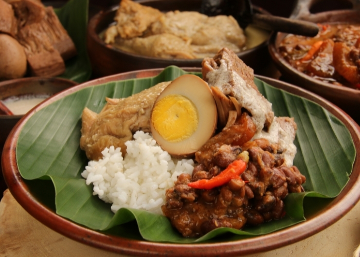 Ternyata Gudeg Bukan Nama Makanan! Ini Fakta Unik di Balik Kuliner Legendaris Jogja yang Wajib Dicoba!