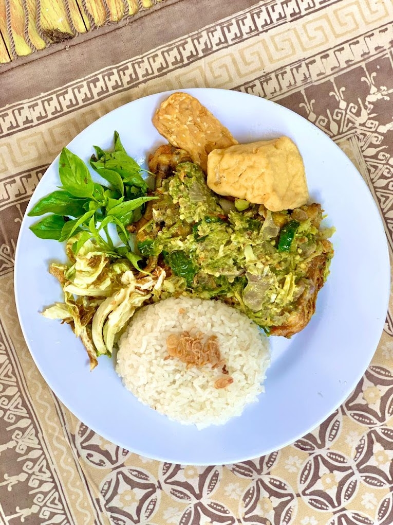Wajib Dicoba! Ayam Pecok Jakarta yang Viral Kini Hadir di Semarang! Sambal Ijo-nya Bikin Nagih!