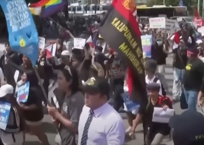 Gempar! Demo Filipina Terinspirasi Indonesia, Rakyat Marah Anak Pejabat Foya-Foya Saat Negara Banjir!