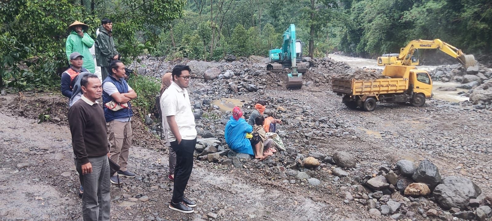 Anggota DPR RI Komisi VII Andhika Satya Tinjau Dampak Banjir Longsor di Jepara, Soroti Mitigasi dan Pemulihan Infrastruktur