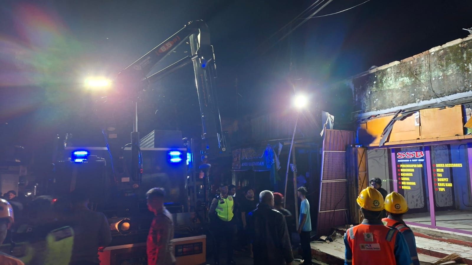 Puting Beliung Terjang Pasar Karangpandan, Polres Karanganyar Sigap Amankan Lokasi