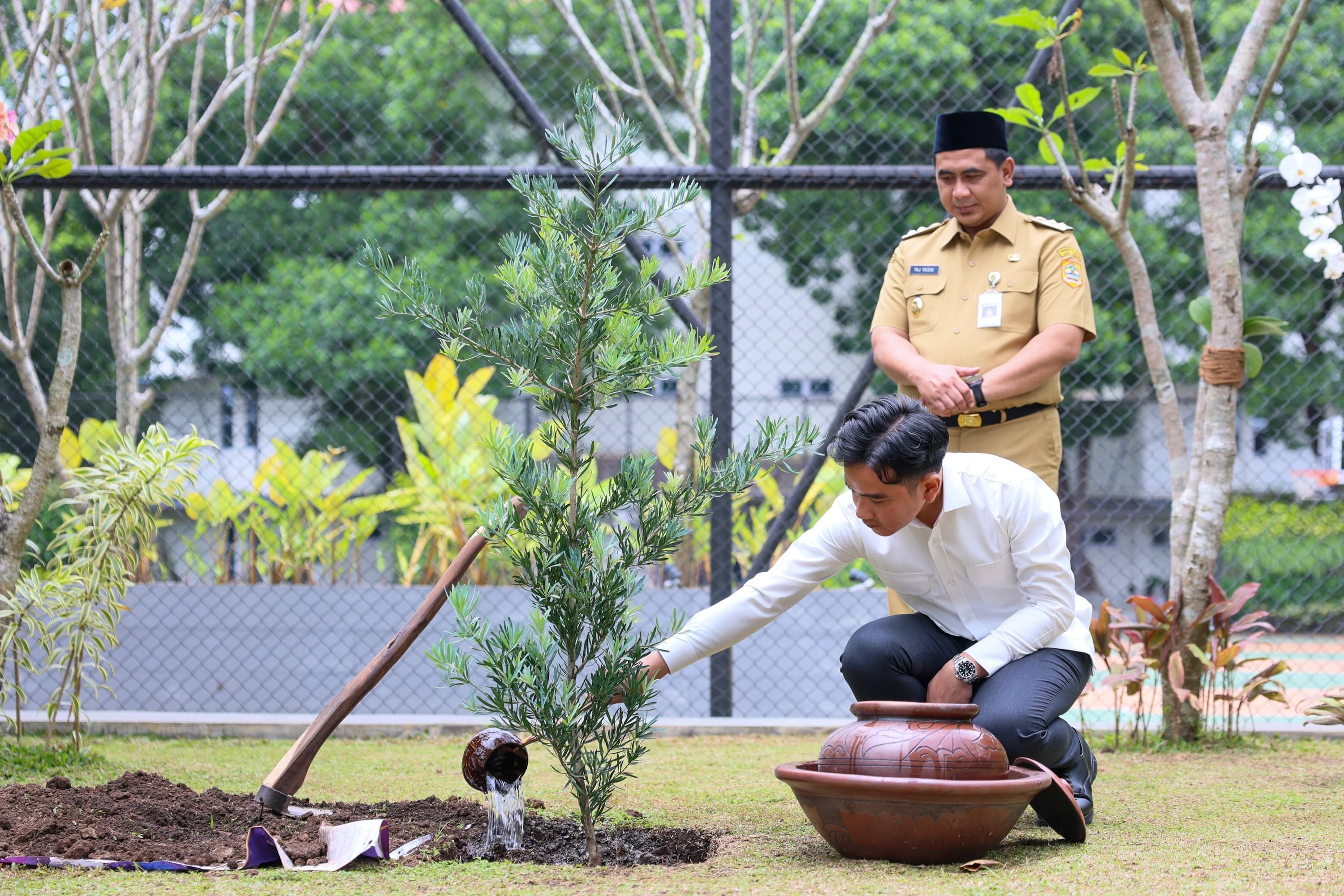Wapres Gibran dan Wagub Taj Yasin Bangun Keakraban dengan Mahasiswa, Dari Bahas AI hingga Ngantin Bareng
