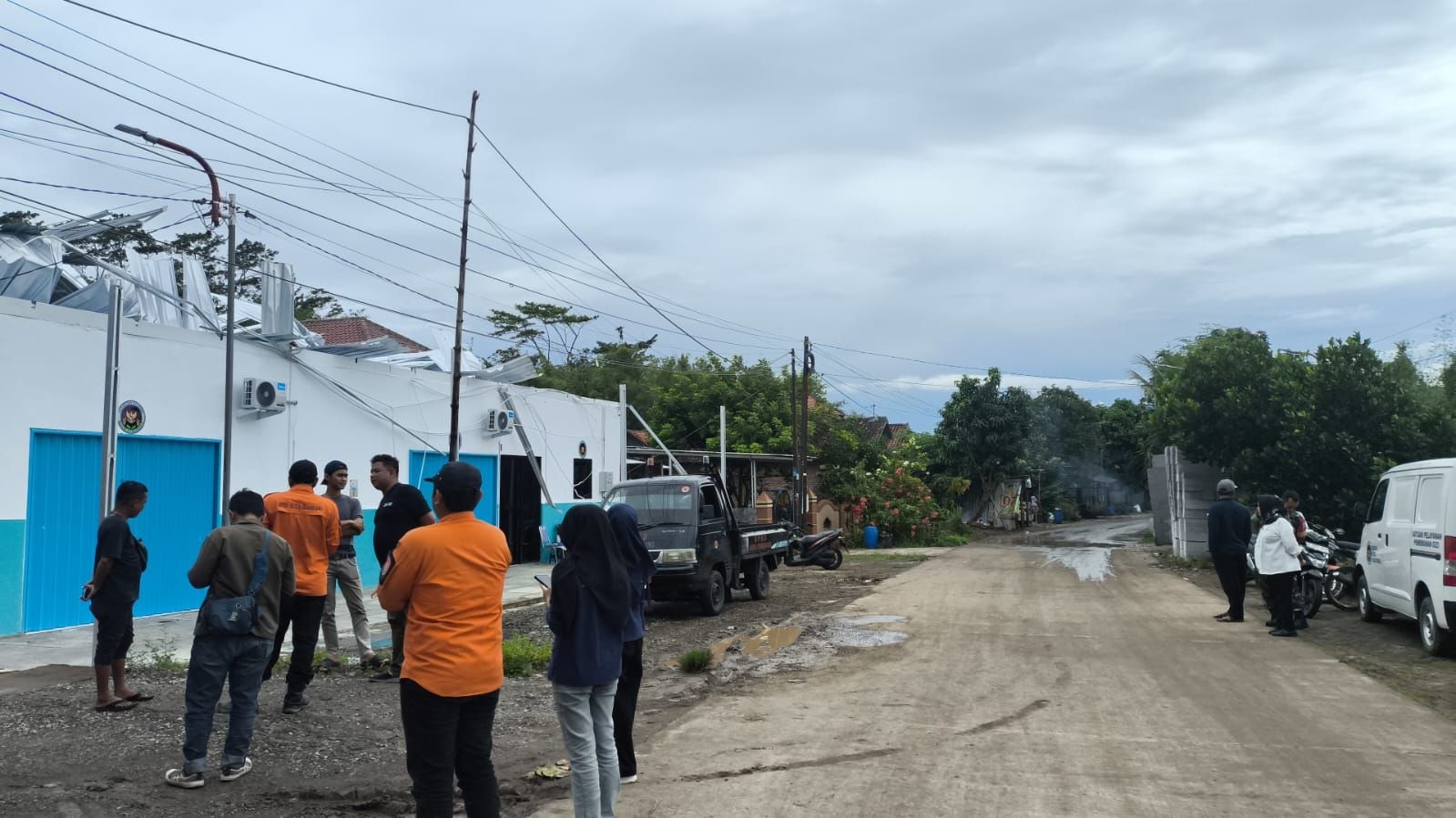 NGERI! 40 Kejadian Imbas Angin Kencang Terjang Kota Semarang, Dari Pohon Tumbang hingga Dapur MBG Rusak
