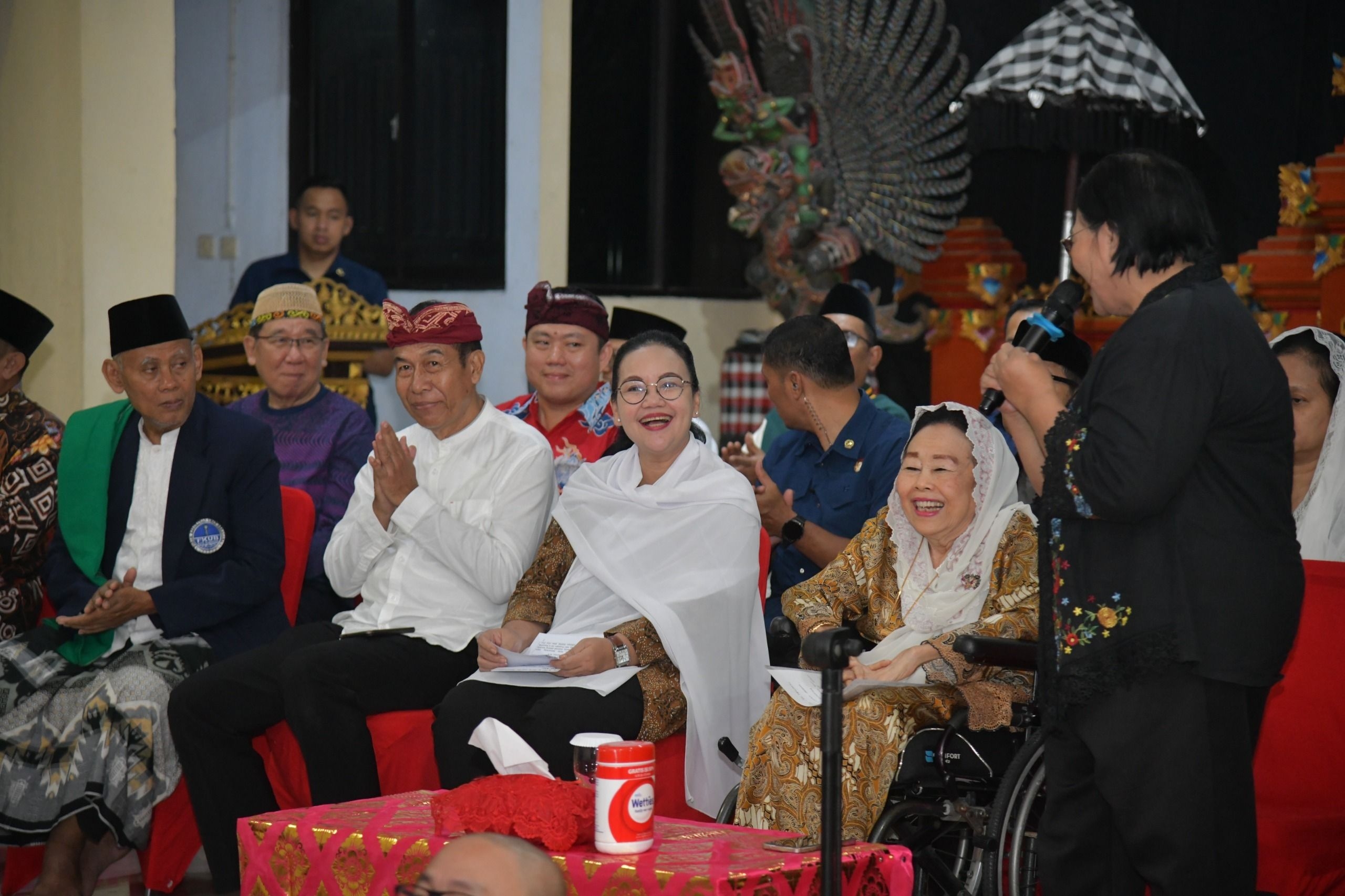 Wujud Toleransi dan Harmoni Sosial, Bersama Sinta Nuriyah Abdurrohman Wahid, Wali Kota Agustina Gelar Sahur di Pura Giri Natha