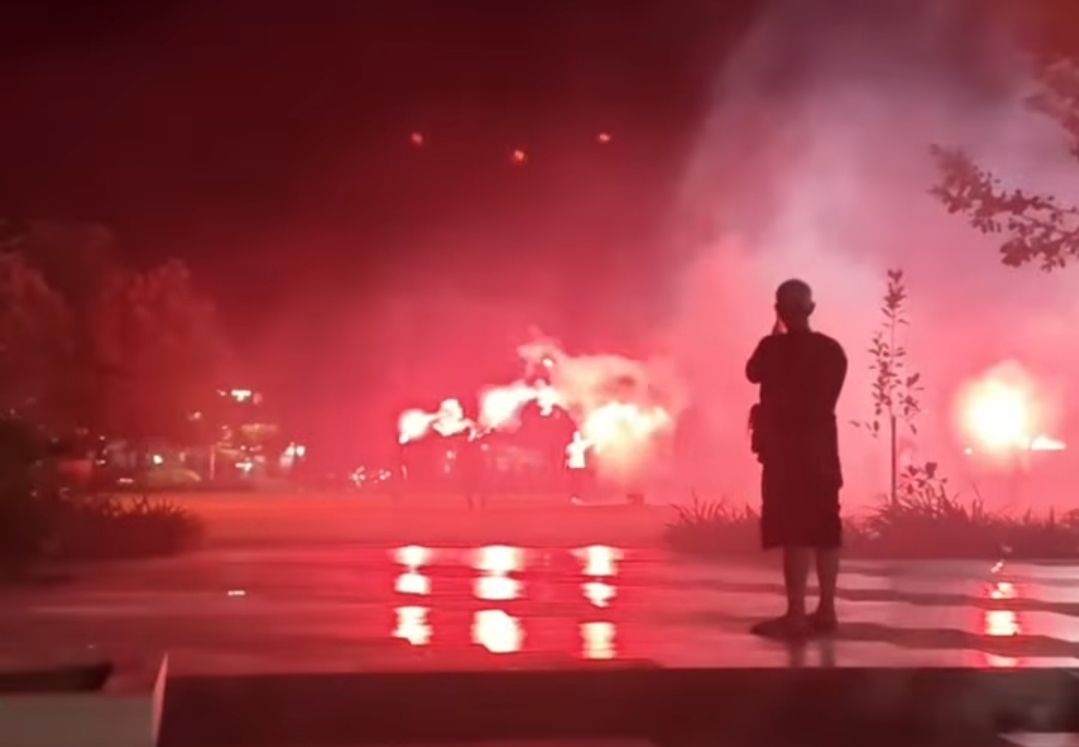 Bupati Sudewo Jadi Tersangka, Warga Pati Pesta Kembang Api di Alun-Alun