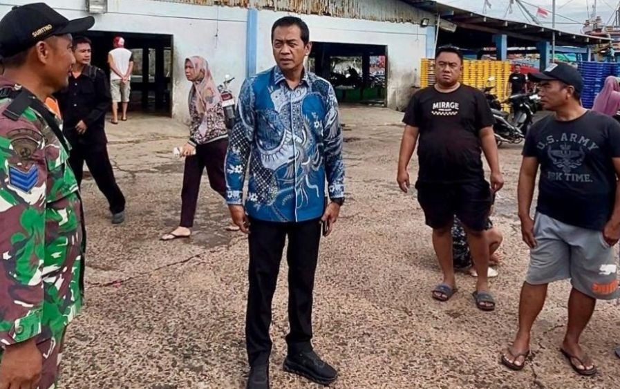 Wabup Batang Tinjau Proses Pencarian Korban Laka Laut di Muara Sungai Sambong