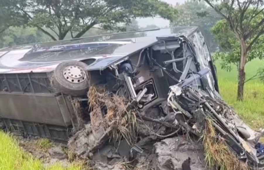 Kecelakaan Maut Bus Indorent di Tol Ngawi Tewaskan Pramugari Cantik, 32 Penumpang Luka-luka