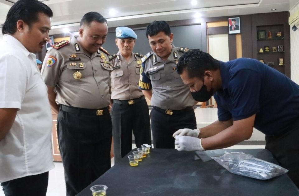 Tes Urine Mendadak di Polresta Cilacap, Kapolresta Pastikan Semua Personel Bebas Narkoba