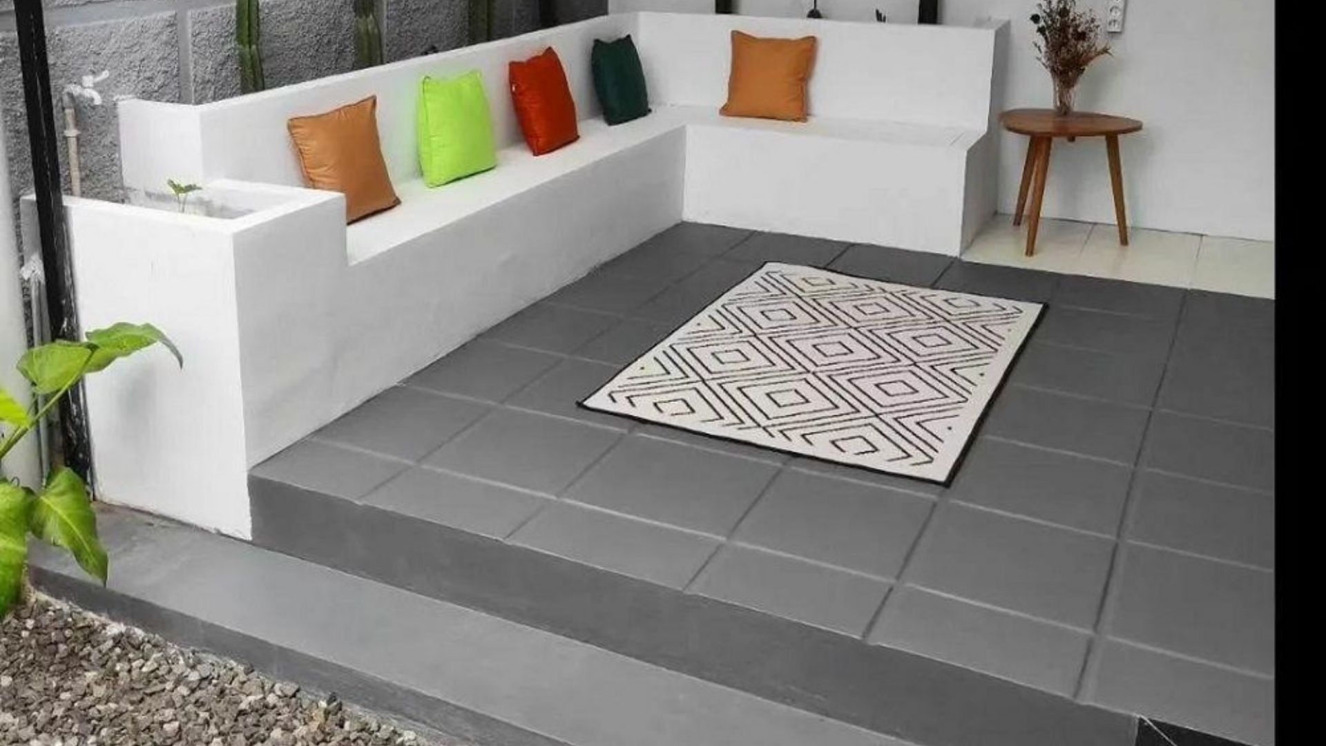 Tips Memilih Keramik Lantai Teras yang Aman, Nyaman, dan Awet untuk Rumah Modern