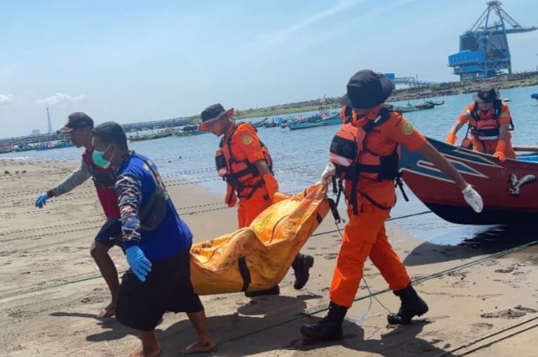Geger Penemuan Mayat Mengapung di Perairan Cilacap, Identitas Korban Belum Diketahui