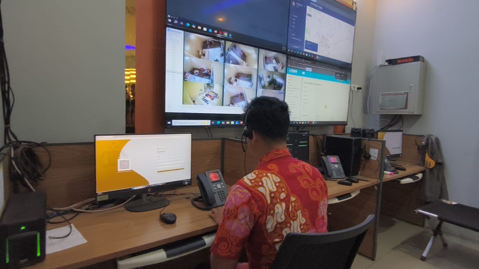 Operator 110 Polresta Pati Tangani Lonjakan Laporan Saat Malam Takbiran