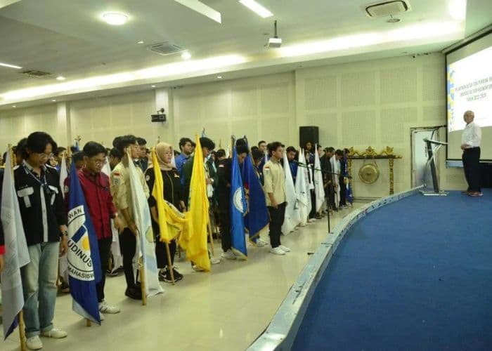 Lantik Organisasi Mahasiwa, Rektor Udinus: Bangun Kebiasaan Baik, Buang Kebiasaan Buruk