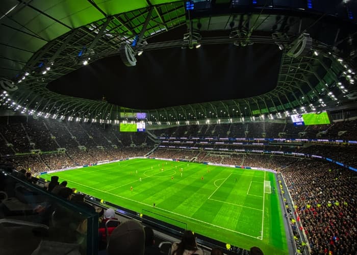 Jadwal Vibes! Update Pertandingan Sepak Bola 4 November 2024: Duel Sengit dari Liga Eropa hingga Liga 1 Indonesia!