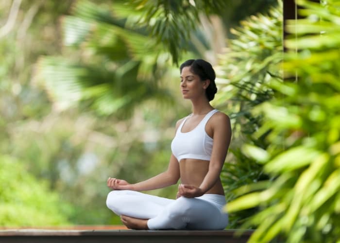 5 Gerakan Yoga Sederhana di Pagi Hari Ini Bisa Kamu Lakukan untuk Bangunkan Tubuh dan Pikiran!