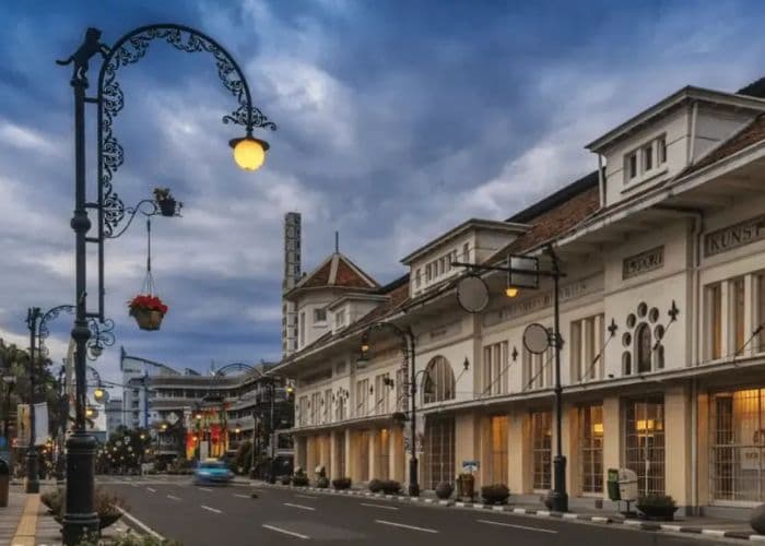 Bocoran Lengkap Biaya Hidup di Kota Bandung 2025: Dari Kos Mahasiswa Sampai Apartemen, Cocok Buat Pelajar dan Pekerja yang Mau Pindah!