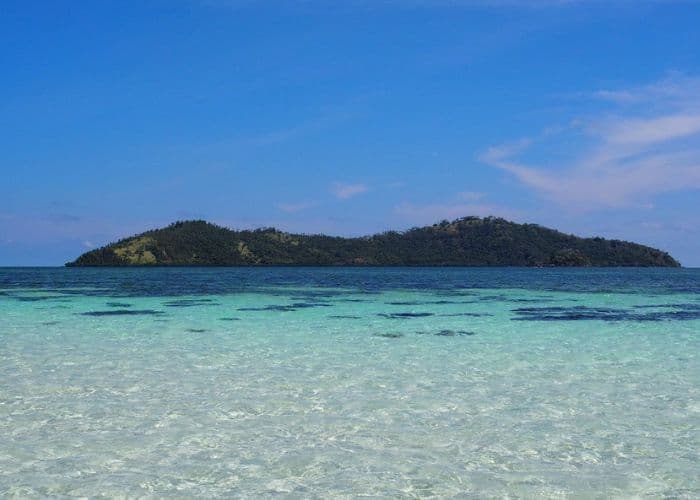 Gak Nyangka! Ada Pulau Cantik di Sulawesi Utara yang Punya Pasir Timbul Mirip Maldives!