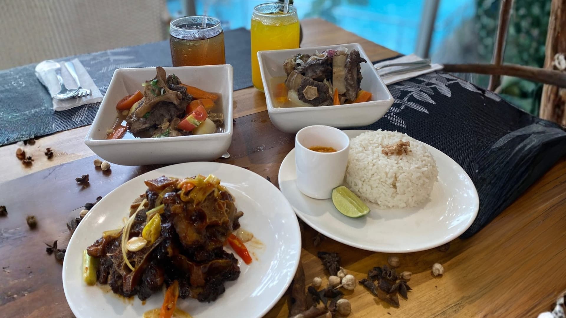 Oak Tree Luncurkan Promo Kuliner Industrial Advantage Deal, Sensasi Sop Buntut Klasik dalam Sentuhan Modern