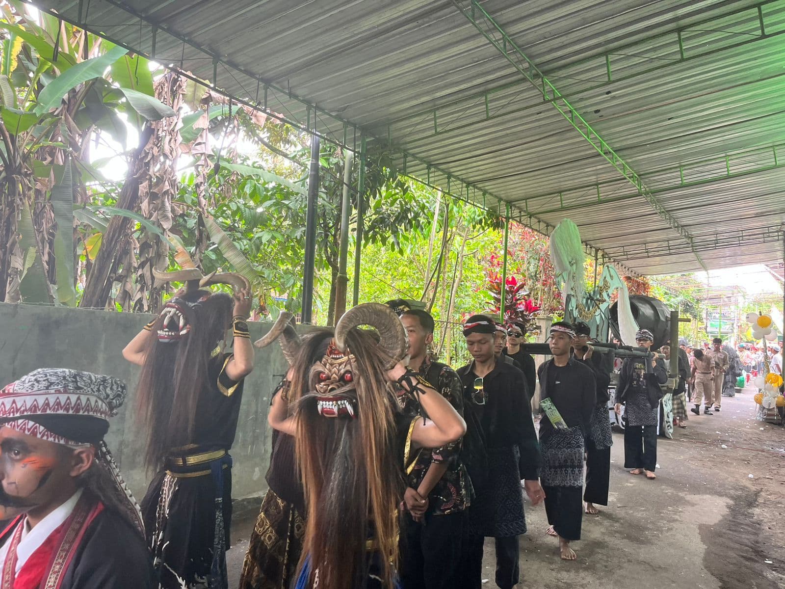 Menyatu dengan Irama Musik Tradisional, Santri Ponpes Sunan Giri Salatiga Gemakan Keberagaman Budaya