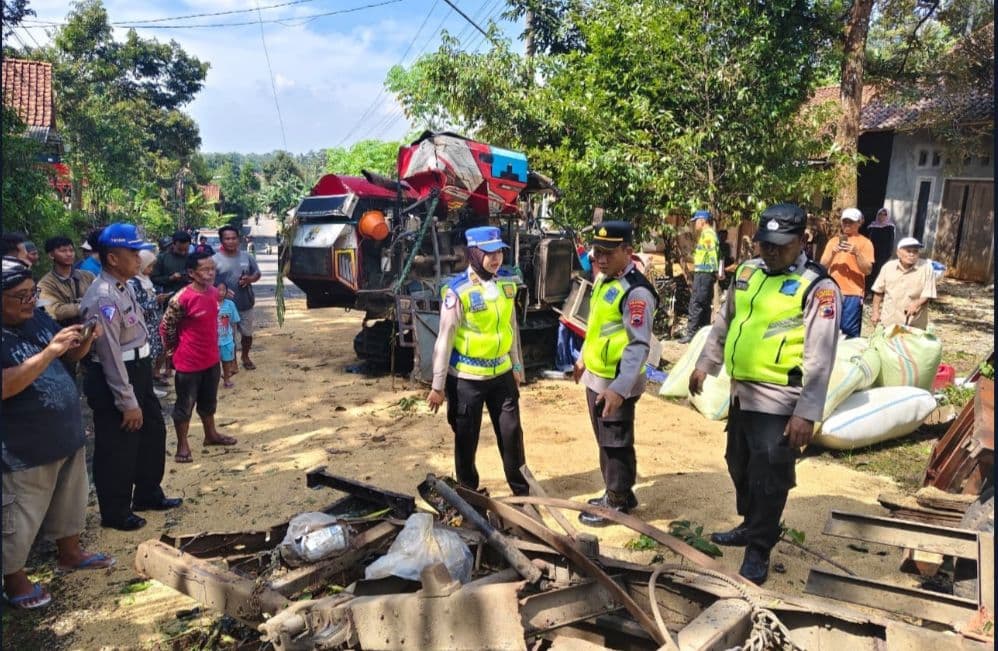 Rem Blong, Truk Towing Terguling di Kemranjen Banyumas, Dua Orang Tewas