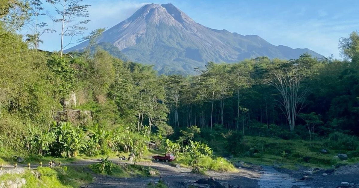 Lima Gunung Kompak Erupsi Hari Ini: Semeru Muntah Abu 4.600 Meter, Merapi Luncurkan Lava 2,5 Km