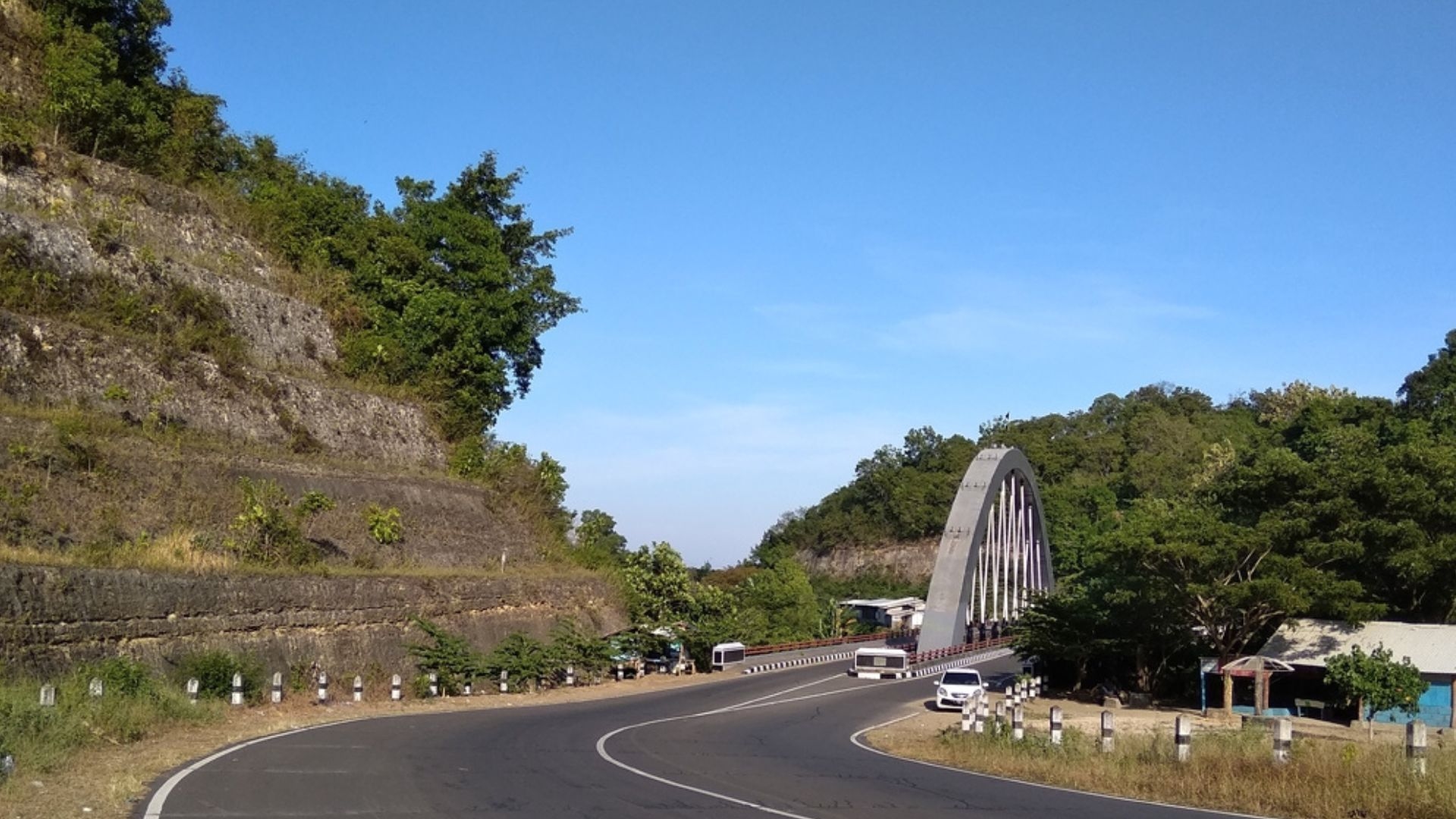 Menyusuri Jalur Lintas Selatan Malang: Panduan Lengkap Kondisi Jalan, Tantangan, dan Destinasi Wisata