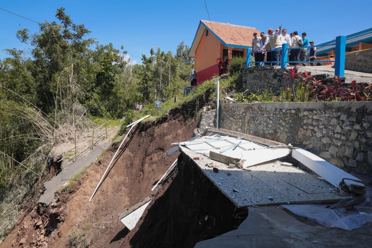 Longsor Putus Jalur Ekonomi Cilibur–Langkap, Warga Harap Penanganan Cepat Usai Tinjauan Gubernur