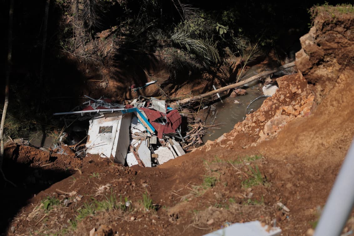 Longsor Cilibur Brebes: Hujan Deras Picu Jalan Ambrol dan Sekolah Terdampak, Gubernur Jateng Turun Langsung Percepat Penanganan