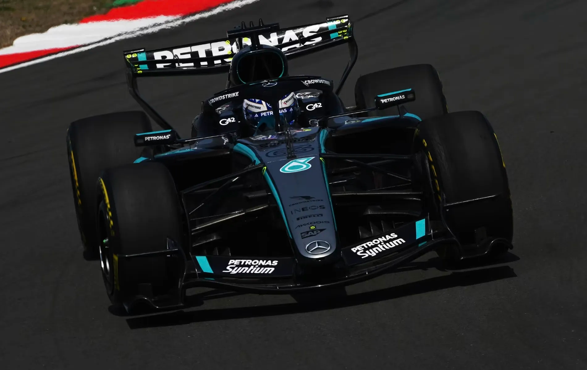 Lewis Hamilton Curiga Mercedes Pakai Party Mode Lagi di F1 2026: Saya Tahu Cara Kerja Mereka